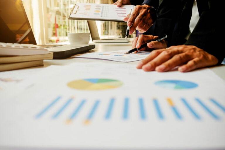 consulting analyst team table businesswoman female